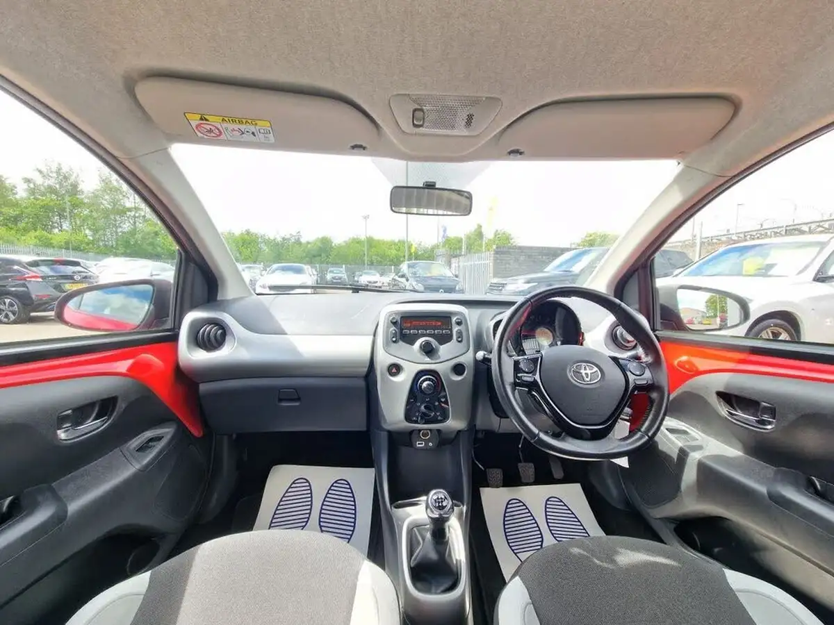 2016-toyota-aygo-10-vvt-i-x-play-68bhp-3d-big-27
