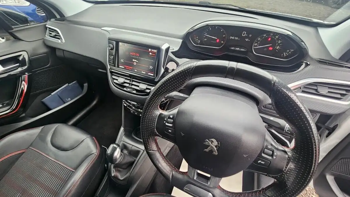 2017-peugeot-208-16bluehdi-gt-line-100bhp-5d-big-33