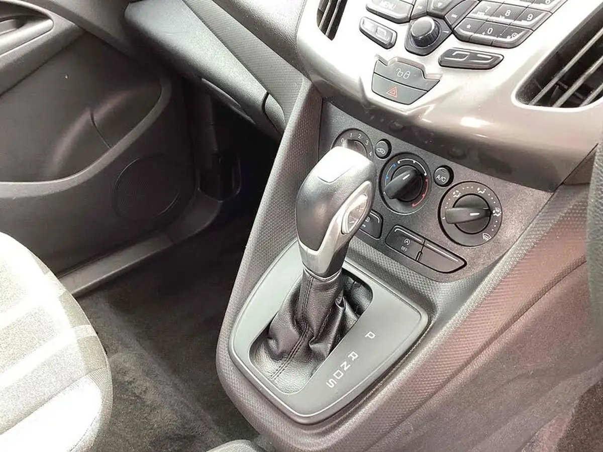 2018-ford-grand-tourneo-connect-15tdci-zetec-120ps-ss-1499cc-powershift-big-23