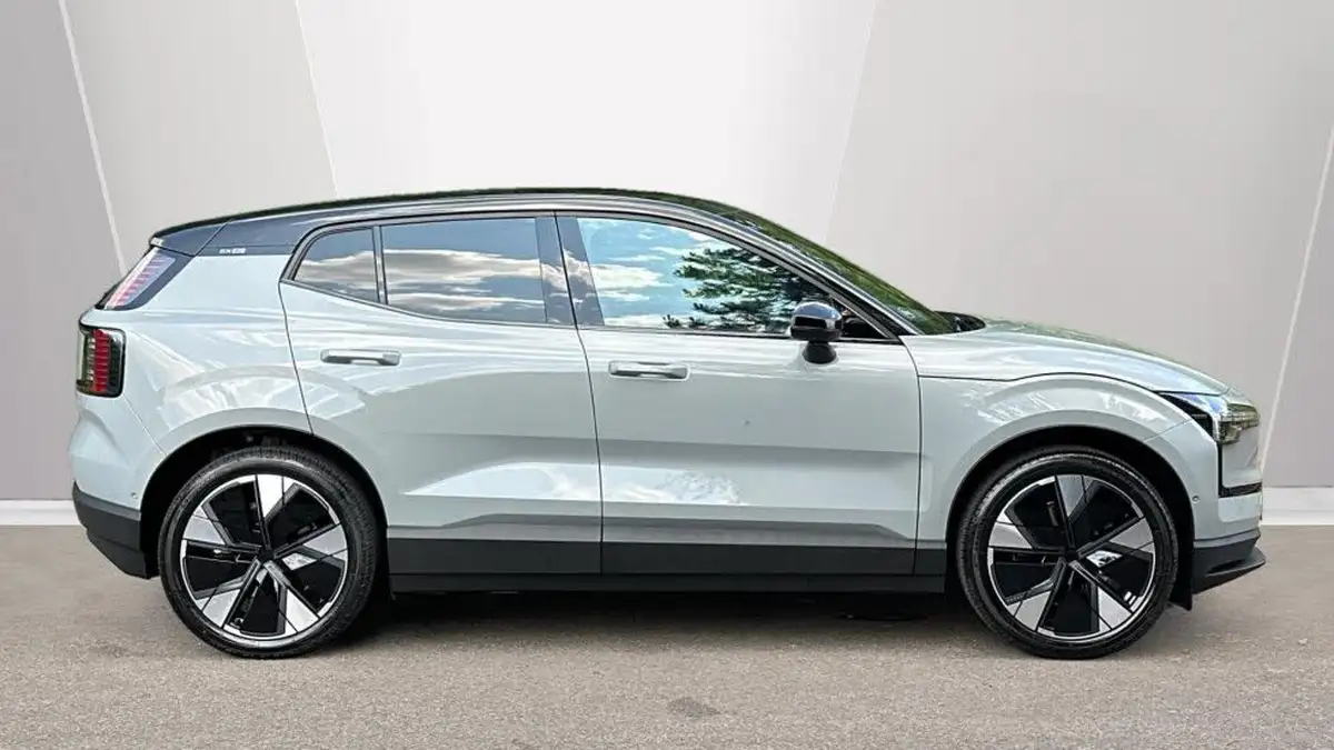 2025-volvo-ex30-e-single-motor-ultra-big-2