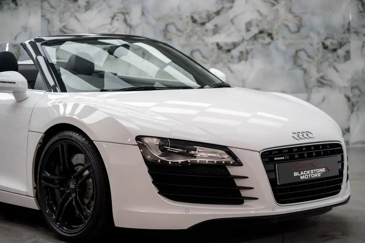 2012-audi-r8-42-quattro-spyder-convertible-big-30