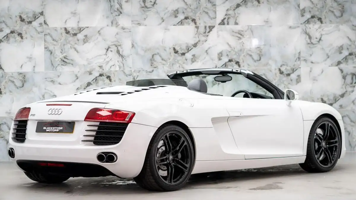 2012-audi-r8-42-quattro-spyder-convertible-big-6