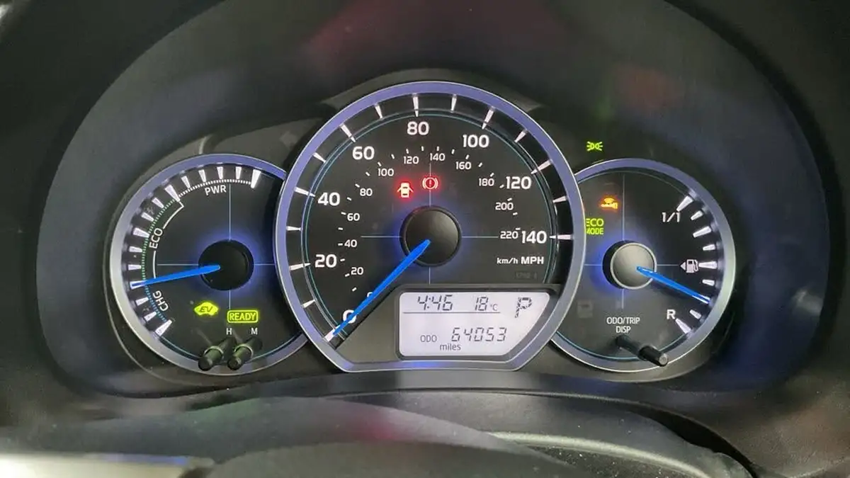 2013-toyota-yaris-15-vvt-i-t-spirit-big-11