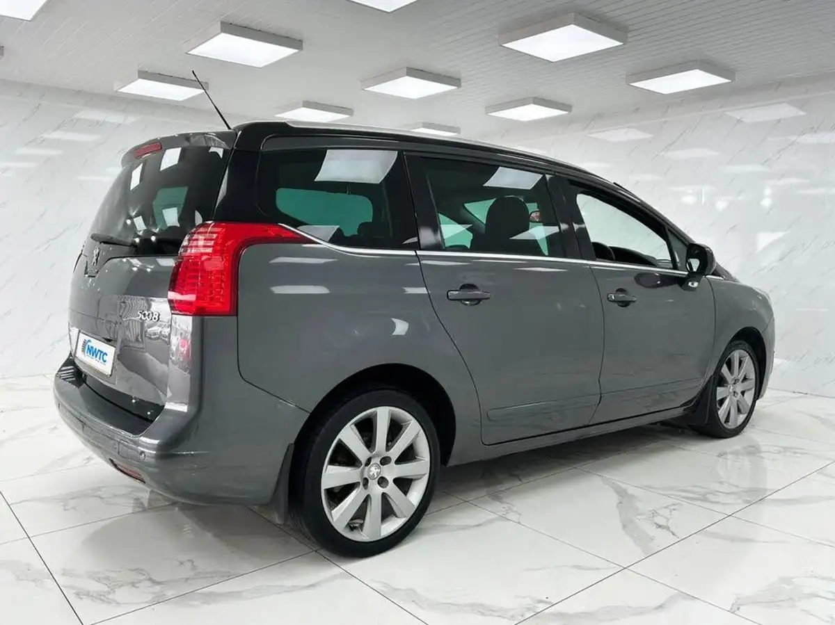 2014-peugeot-5008-16hdi-allure-big-9