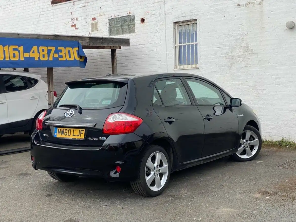2011-toyota-auris-18-vvt-i-hsd-t-spirit-1798cc-big-10