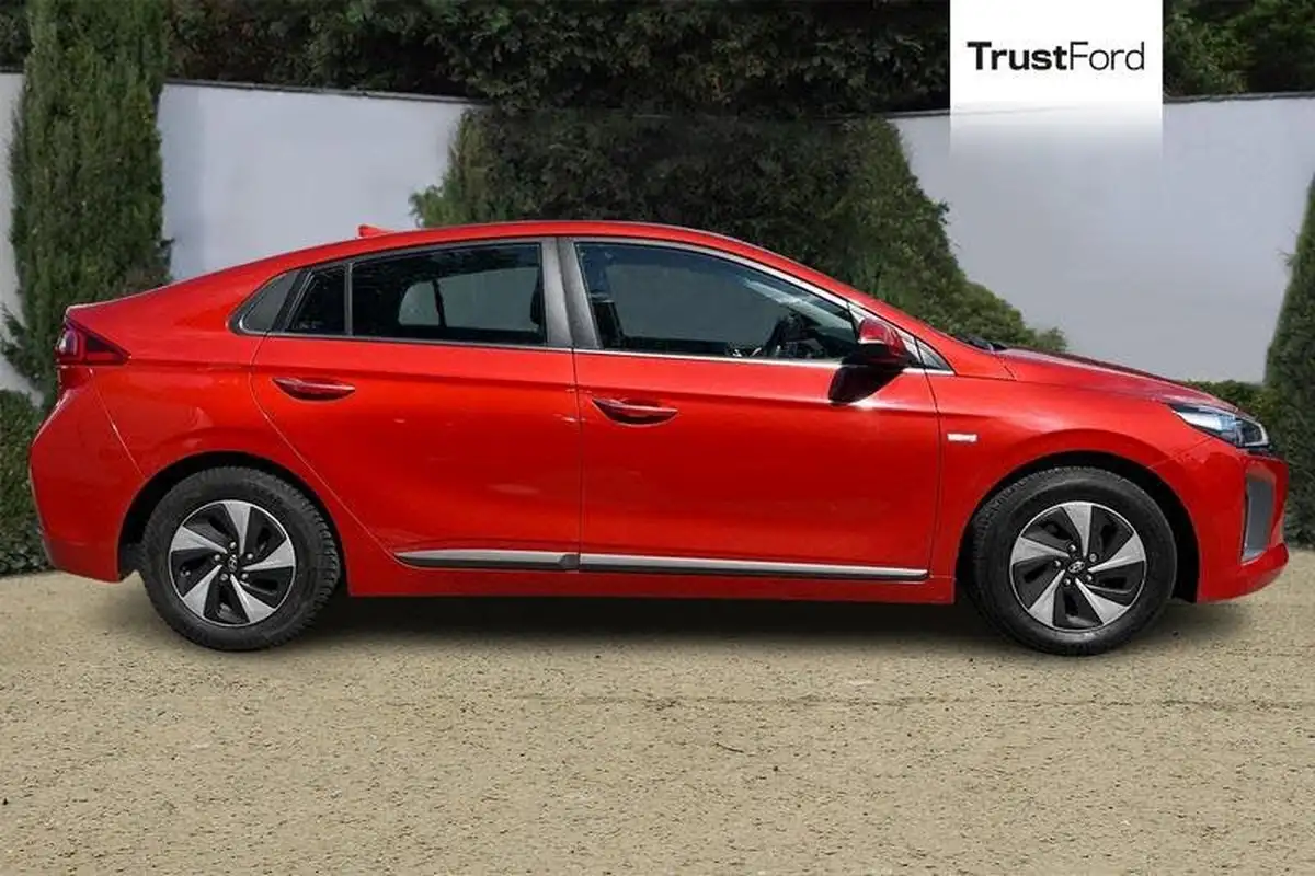 2018-hyundai-ioniq-16-gdi-premium-hybrid-big-2