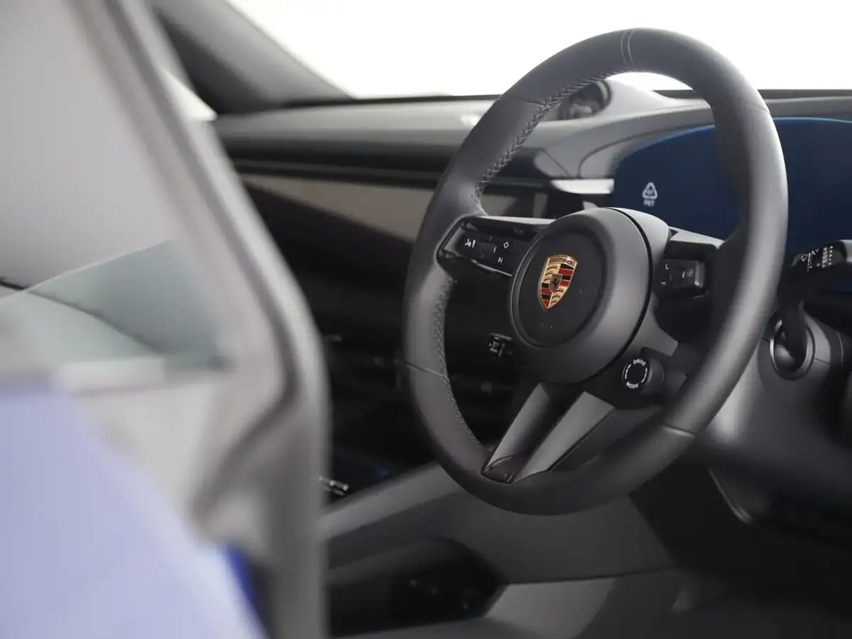 2025-porsche-macan-e-electric-big-30