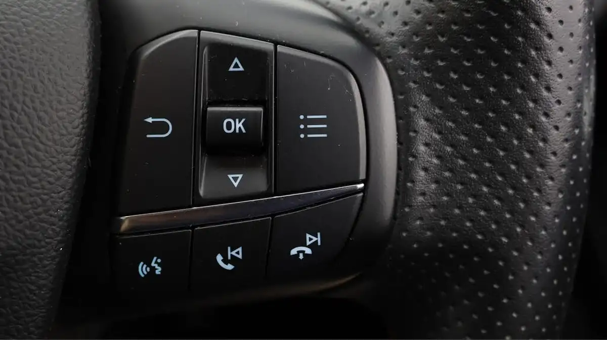 2021-ford-focus-15-st-line-estate-big-23