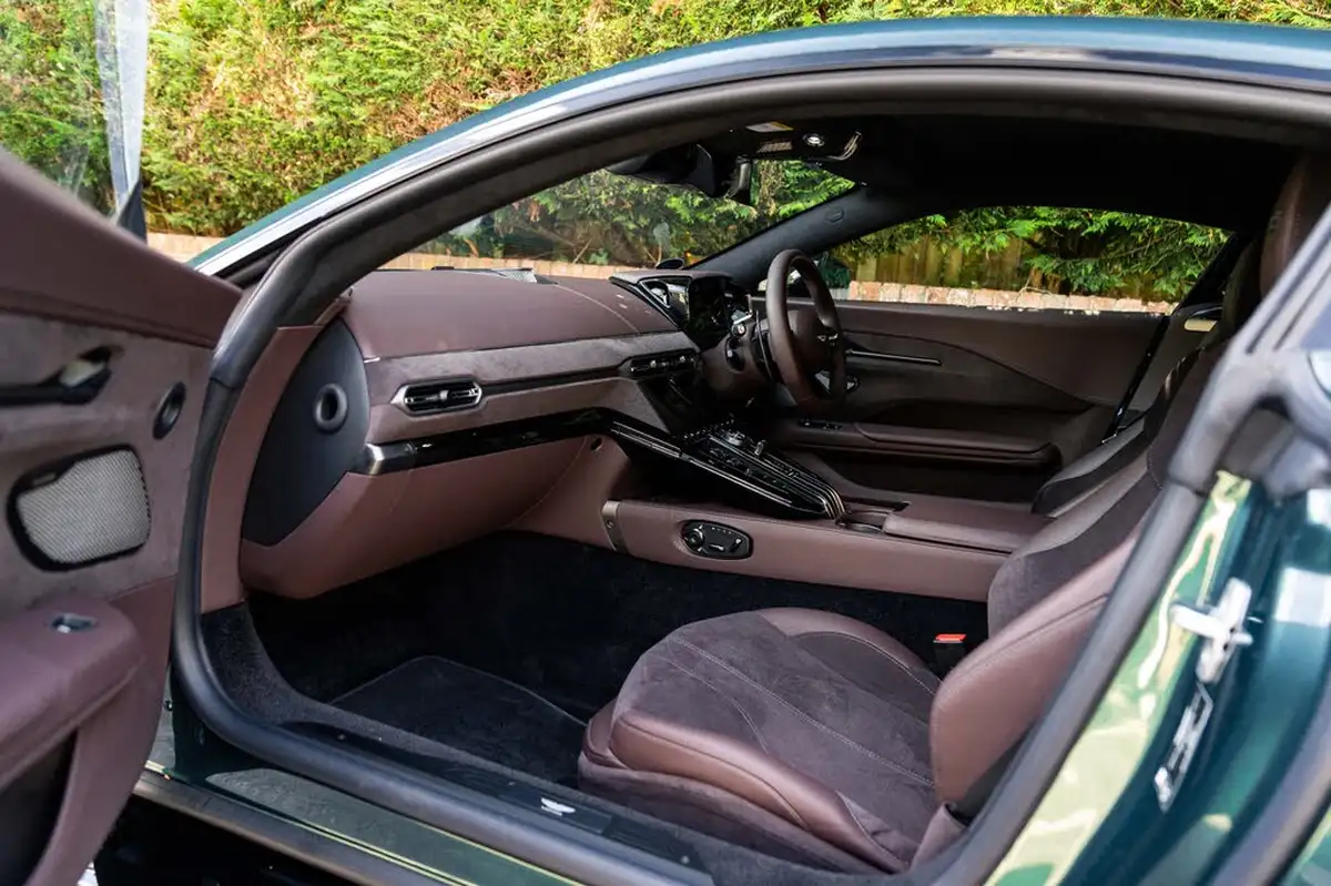 2024-aston-martin-vantage-big-16