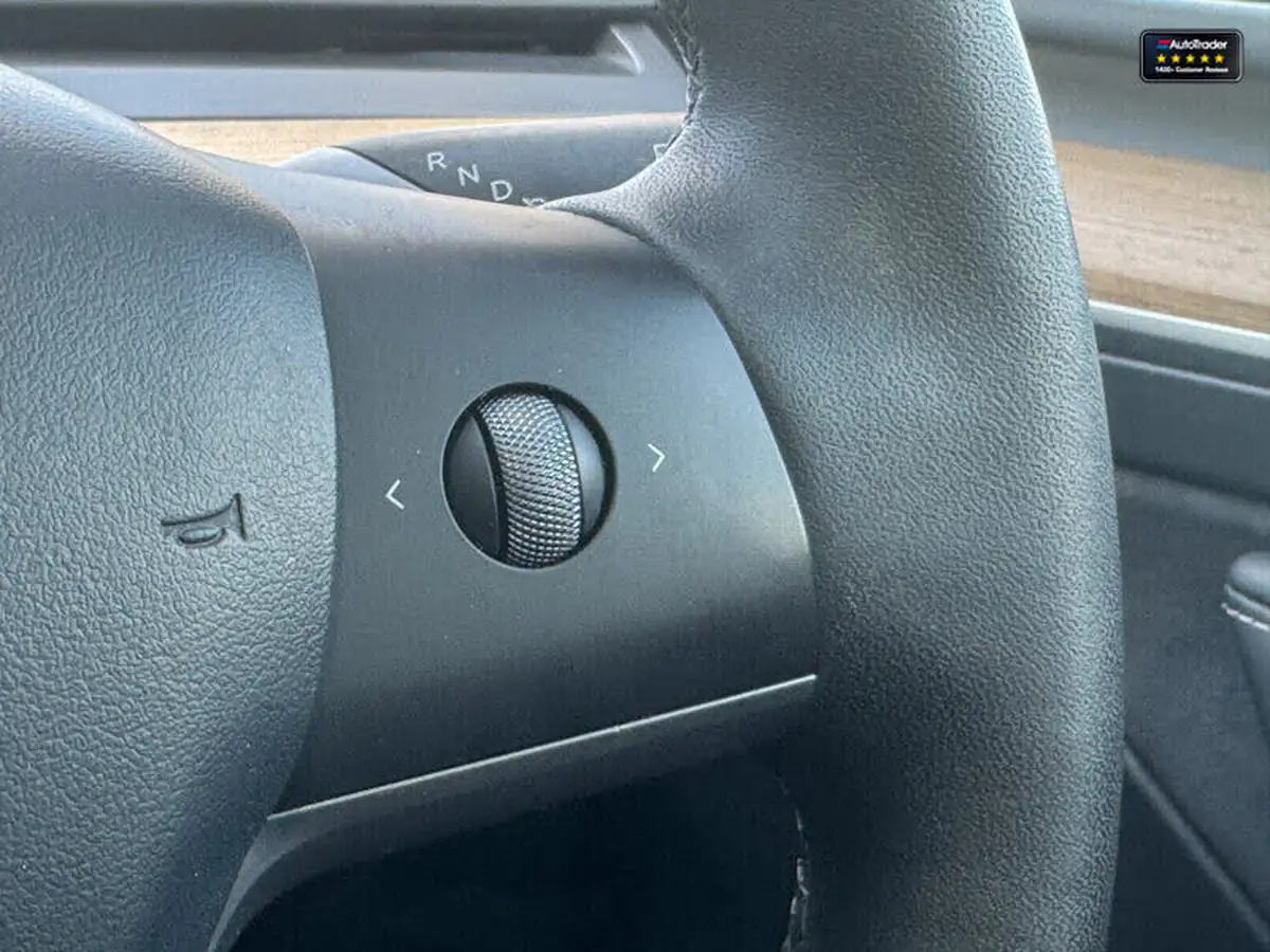 2022-tesla-model-y-e-long-range-big-11