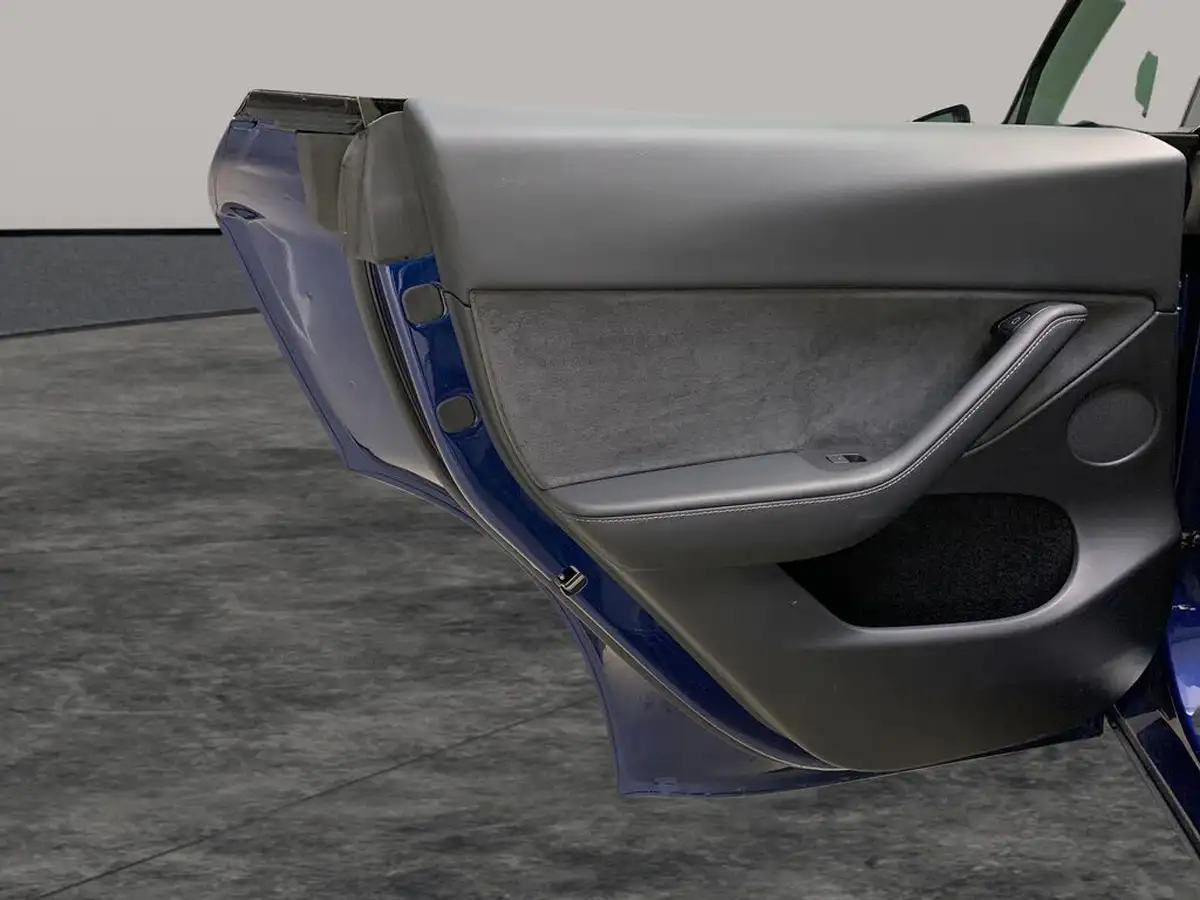 2022-tesla-model-y-e-long-range-big-36