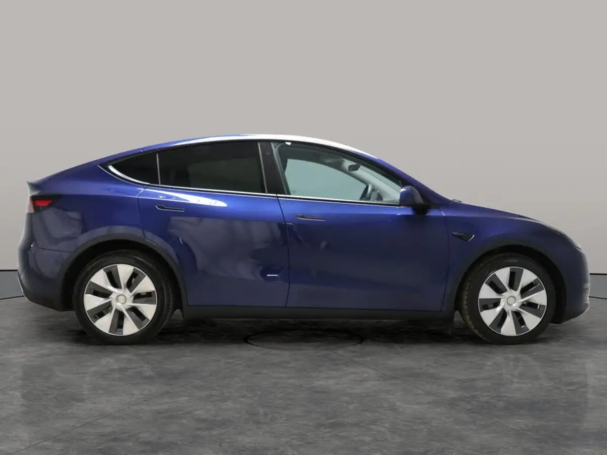 2022-tesla-model-y-e-long-range-big-12