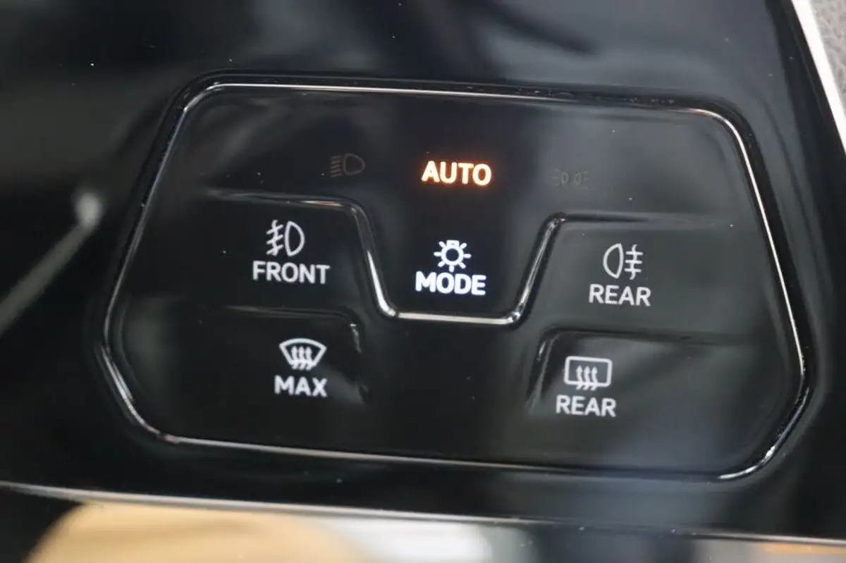 2021-volkswagen-golf-20tdi-gtd-big-23