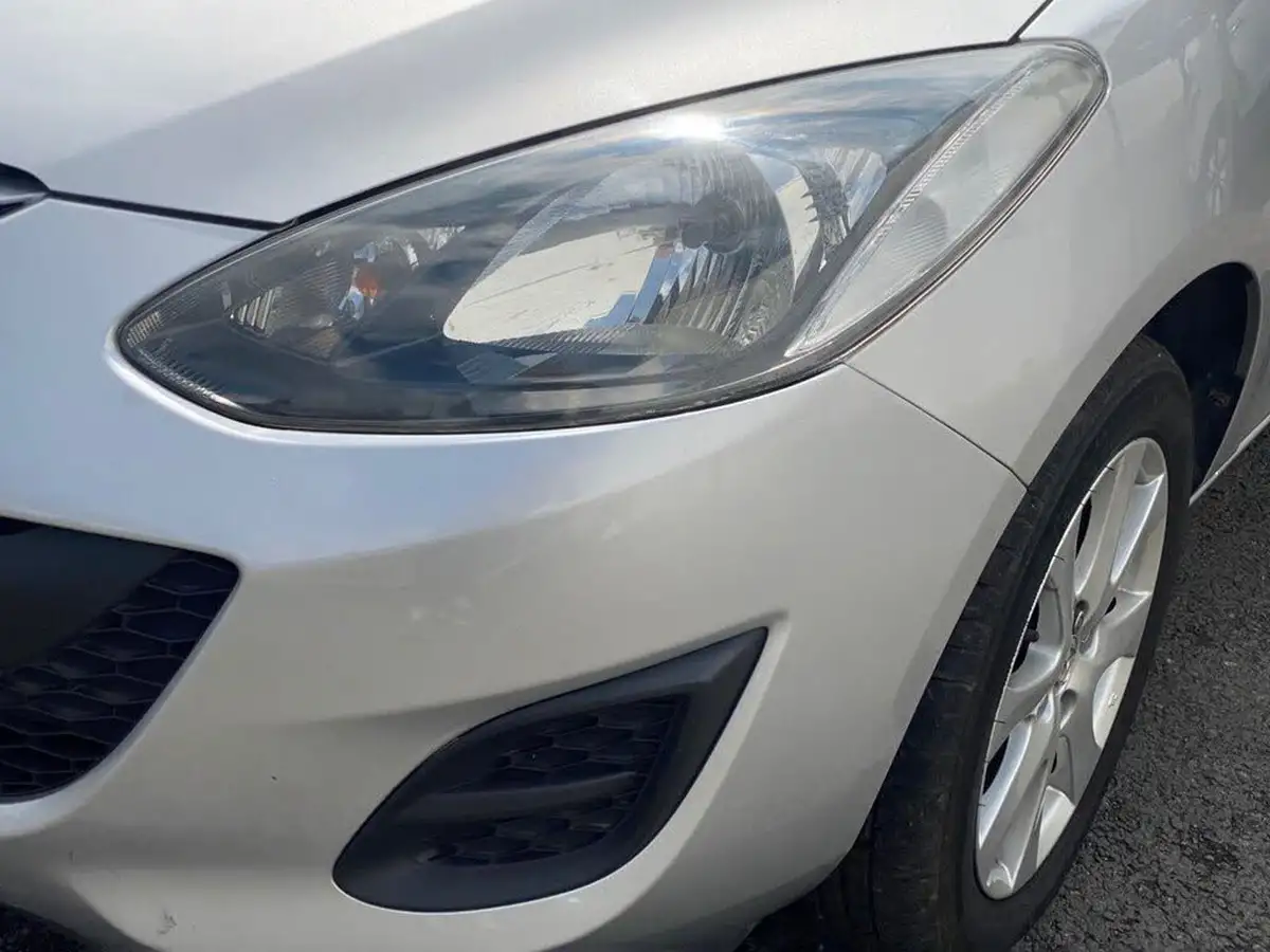 2012-mazda-mazda2-15-ts2-big-30
