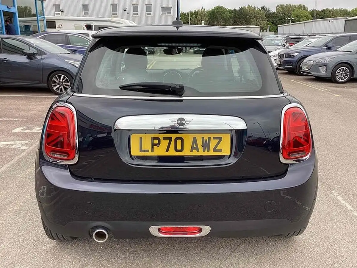 2021-mini-cooper-15-one-classic-series-ii-3d-big-11