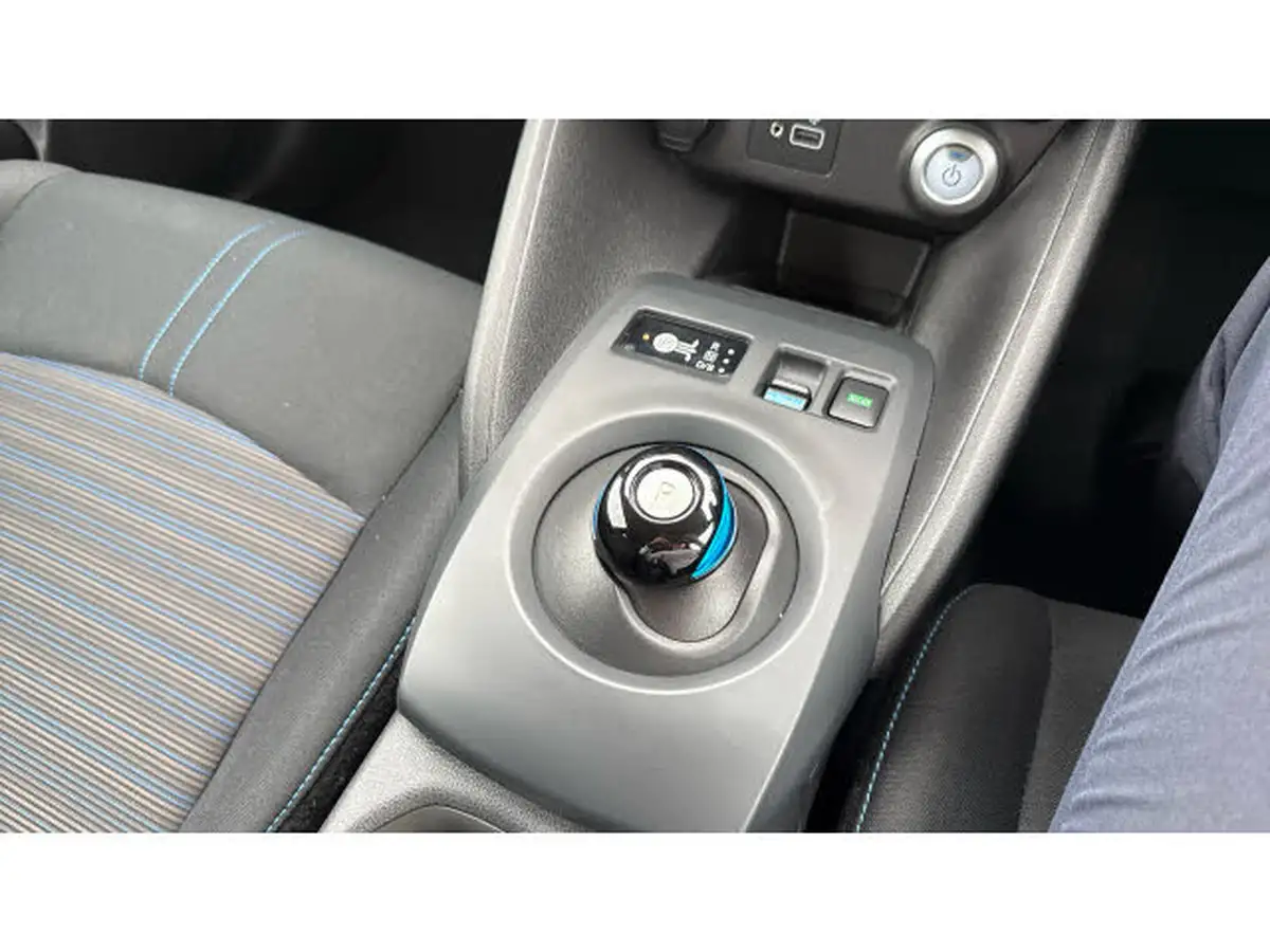 2022-nissan-leaf-e-acenta-39kwh-big-23