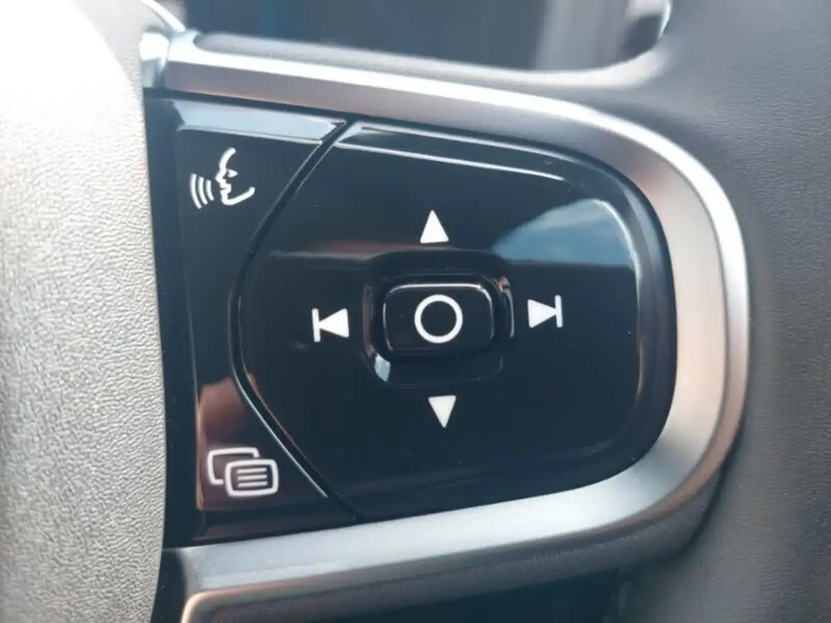 2024-volvo-xc60-20-b5-plus-black-edition-big-13