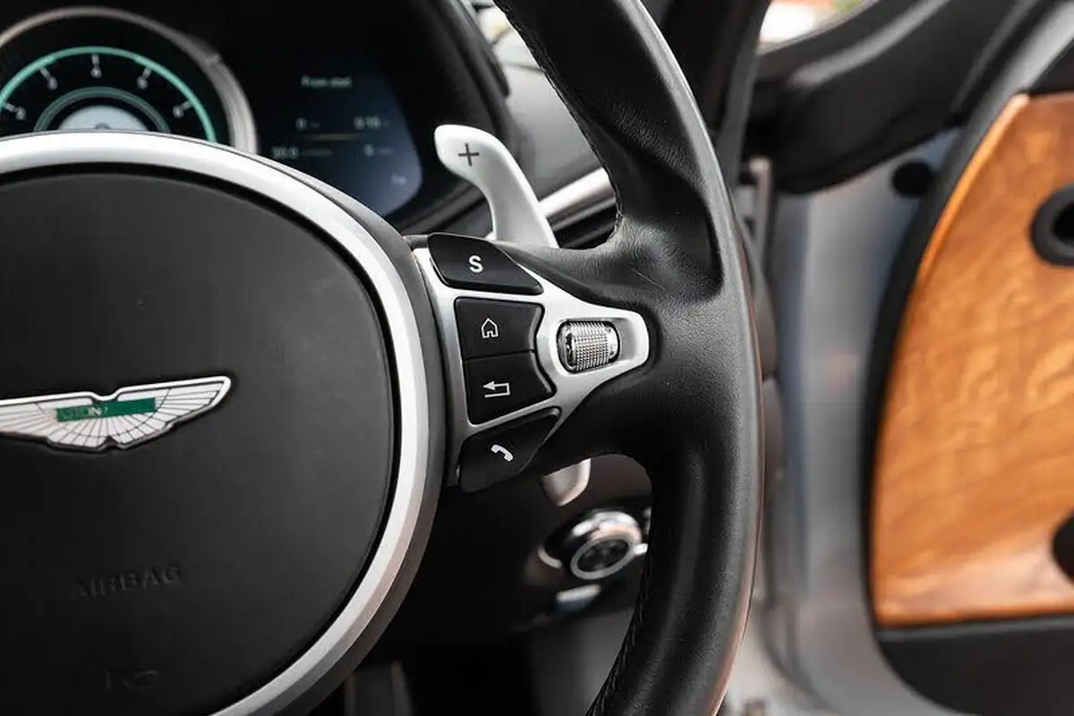 2016-aston-martin-db11-52-v12-launch-edition-big-17