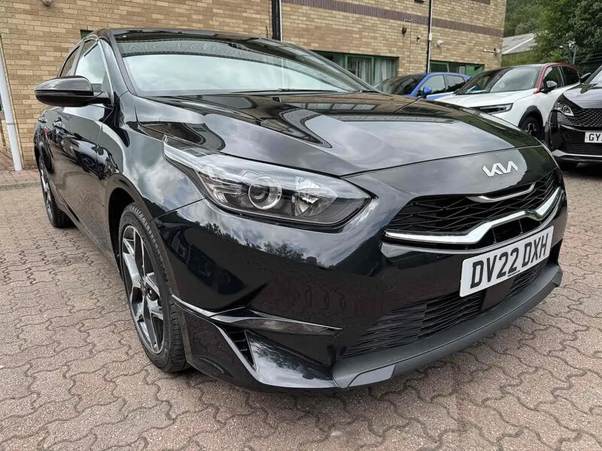 2022-kia-ceed-15-t-gdi-3-hatchback-big-9