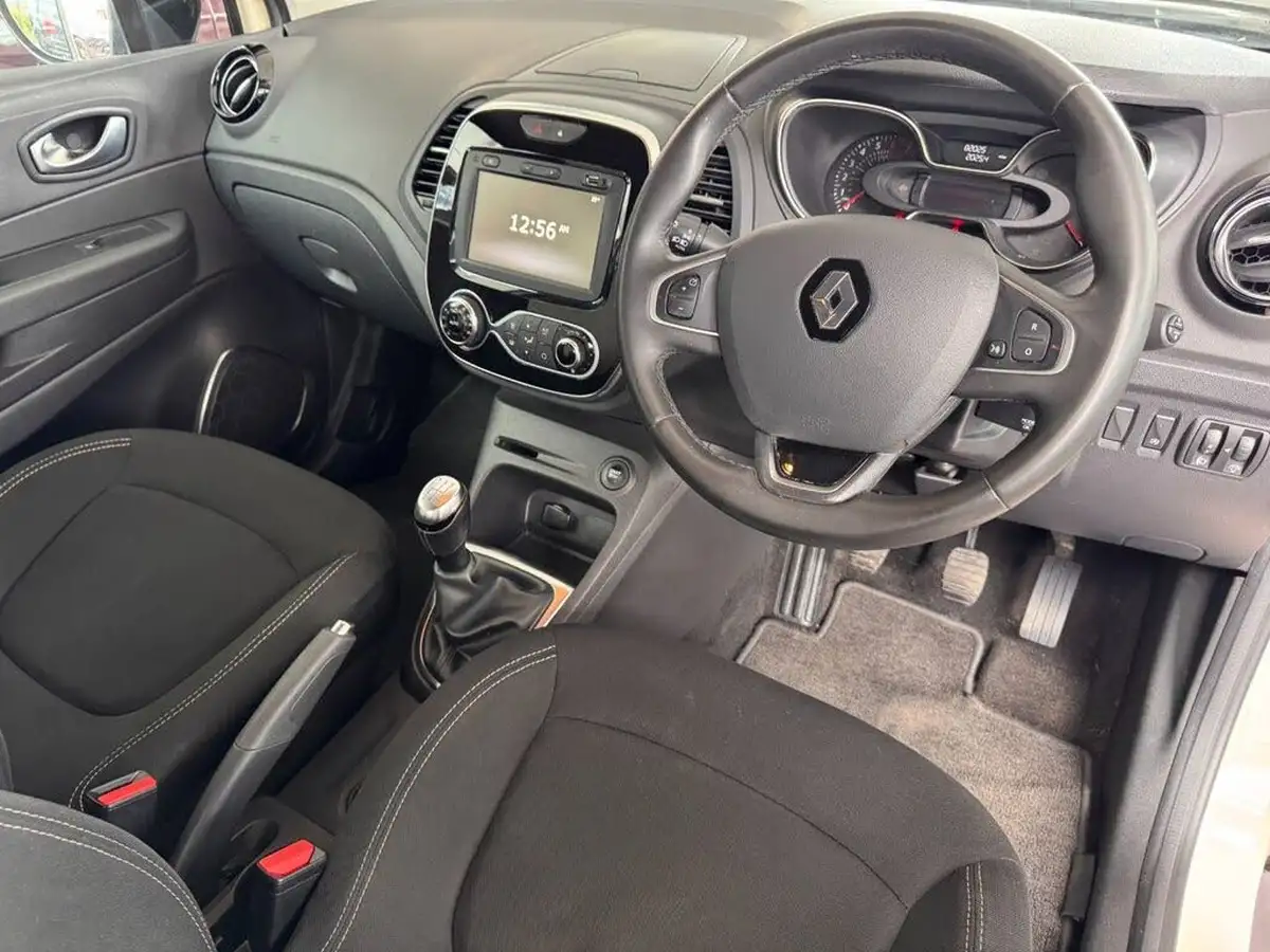 2019-renault-captur-09-tce-iconic-big-10