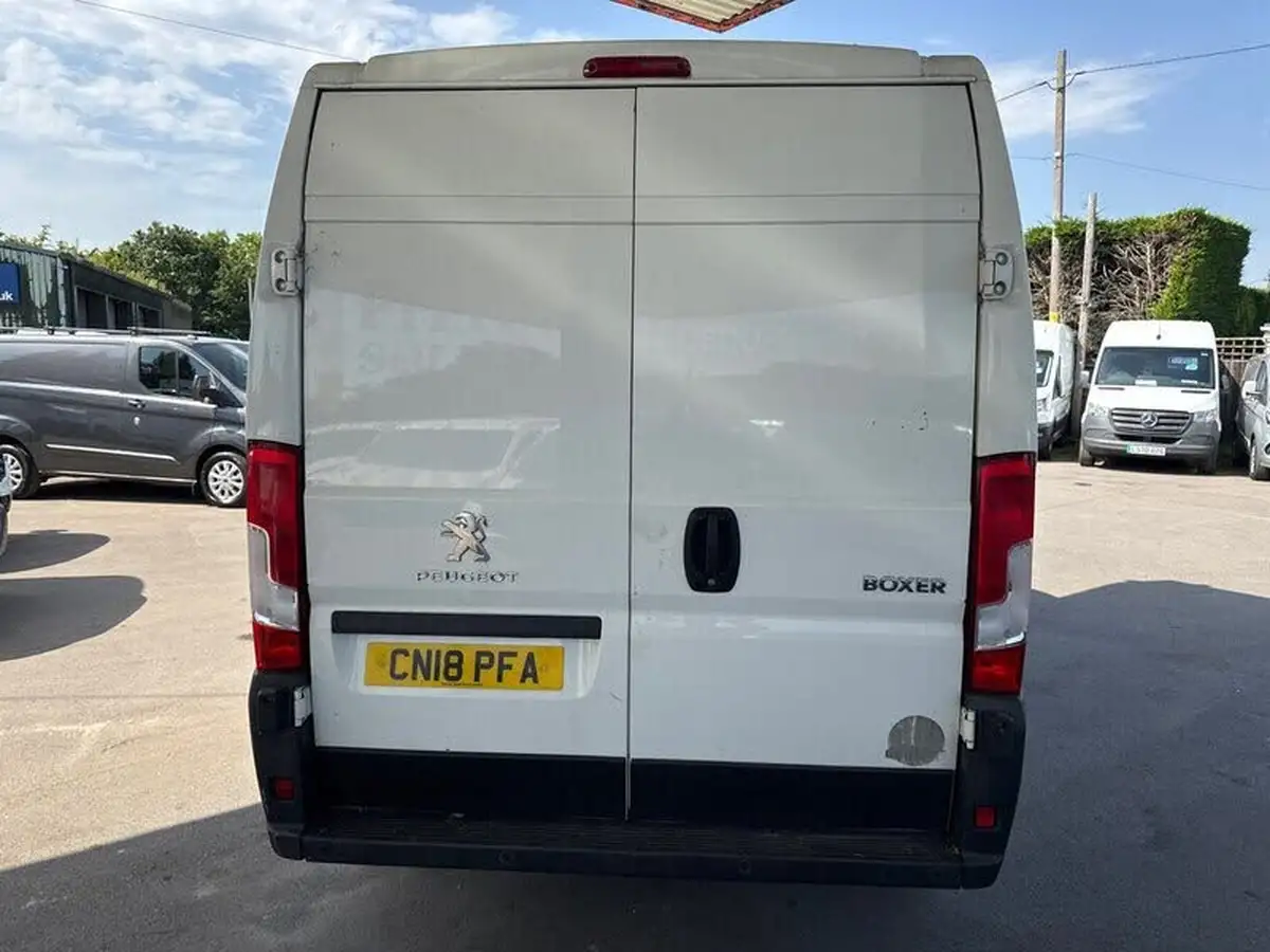 2018-peugeot-boxer-20-bluehdi-professional-335-l3-h2-big-9