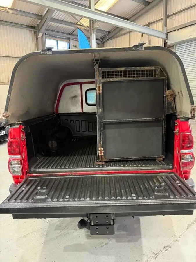 2015-toyota-hi-lux-25td-active-vsc-double-cab-pickup-big-9