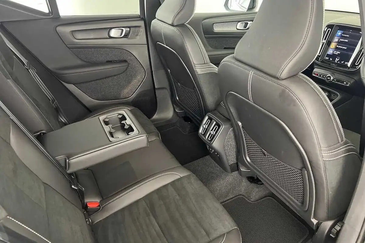 2022-volvo-xc40-15-t3-r-design-auto-big-30
