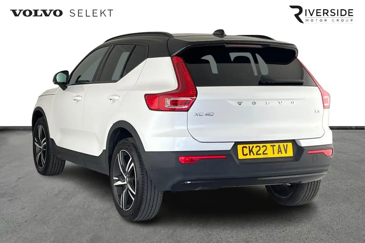 2022-volvo-xc40-15-t3-r-design-auto-big-2