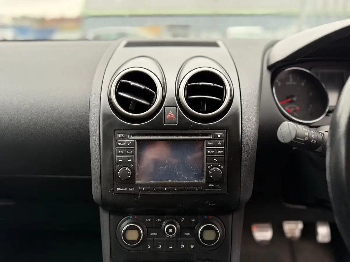 2010-nissan-qashqai-15td-n-tec-big-16