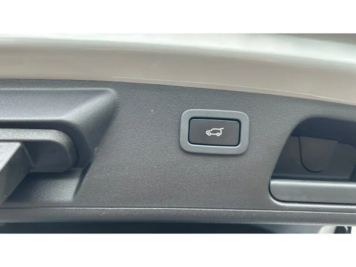 2019-jaguar-e-pace-20-i4d-chequered-flag-180ps-big-36