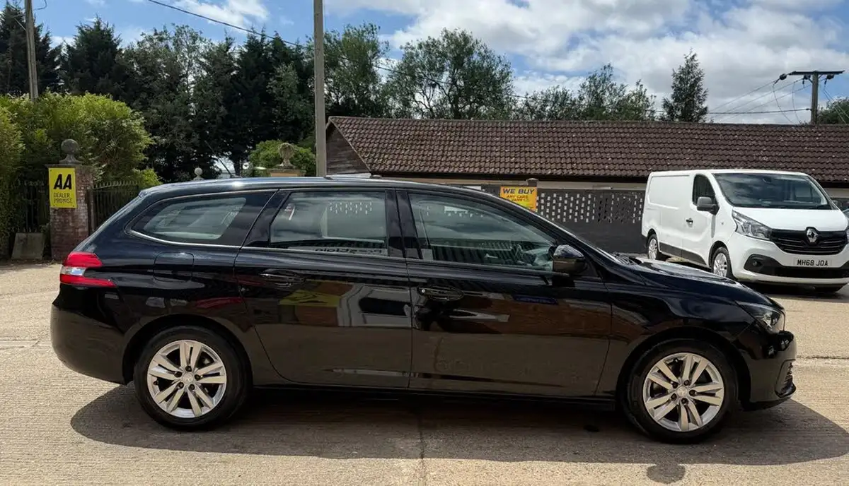 2018-peugeot-308-sw-15-bluehdi-active-15-bluehdi-130bhp-big-9