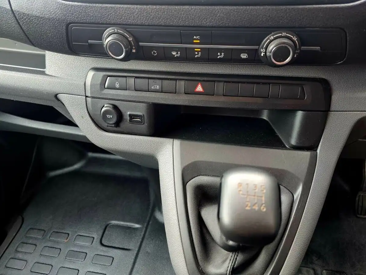 2019-vauxhall-vivaro-15td-2900-l2h1-dynamic-big-21