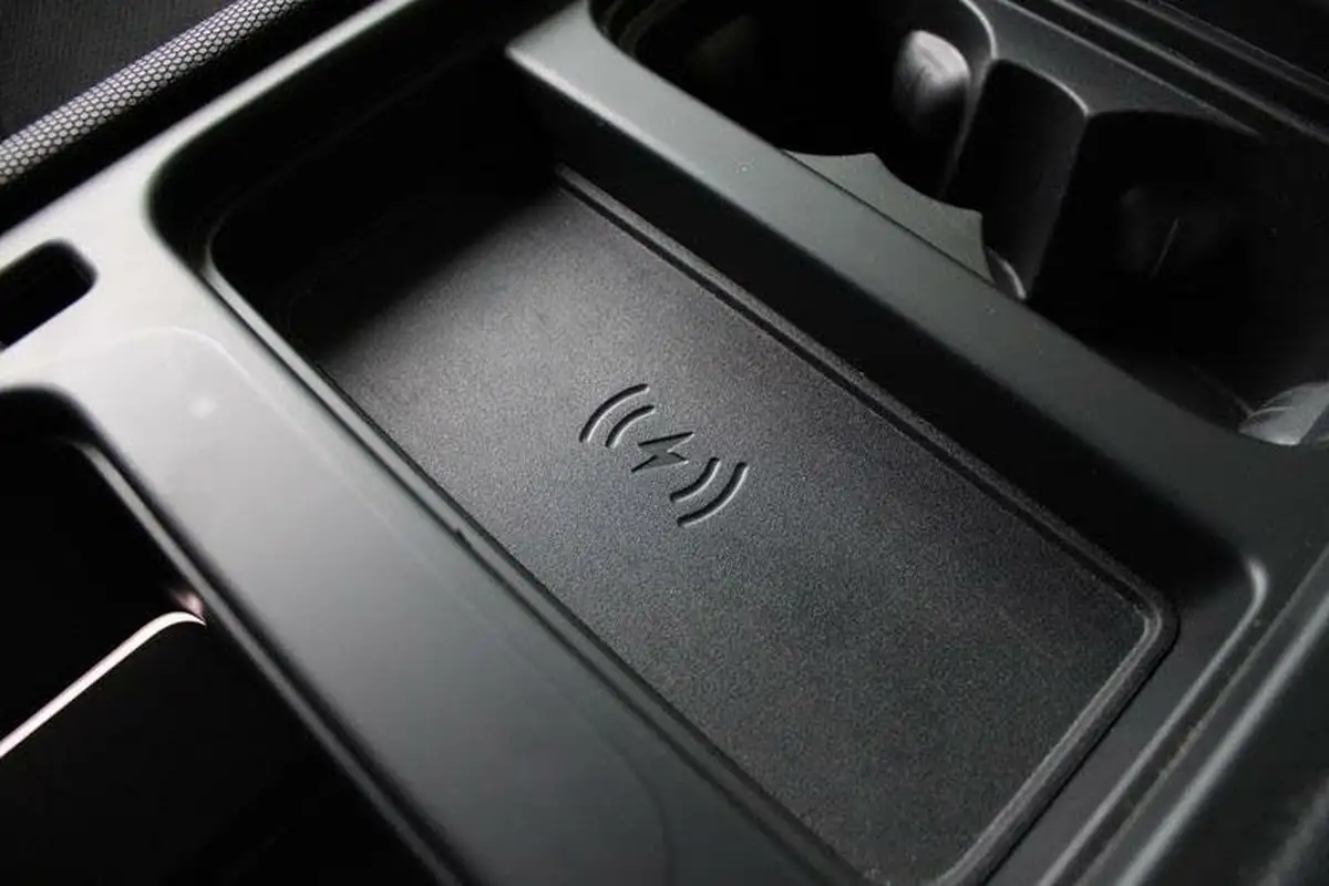 2021-land-rover-110-defender-50-p525-v8-big-30