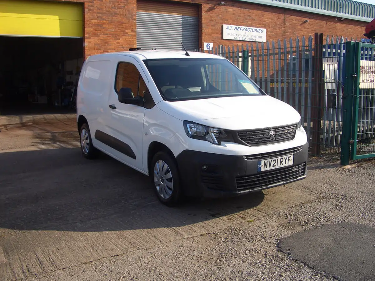 2021-peugeot-partner-15-bluehdi-1000-professional-100ps-eu6dt-panel-big-3