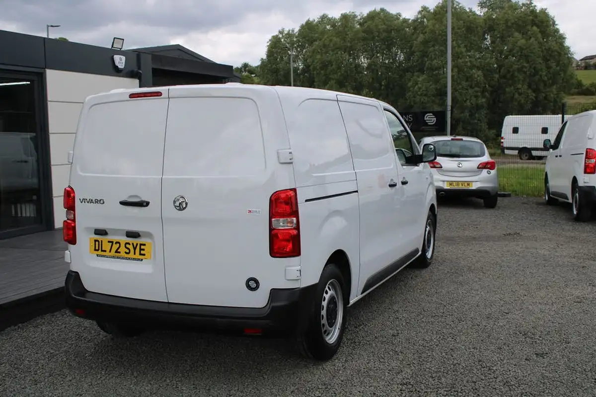 2023-vauxhall-vivaro-15td-2700-l1h1-dynamic-120pseu6d-big-4
