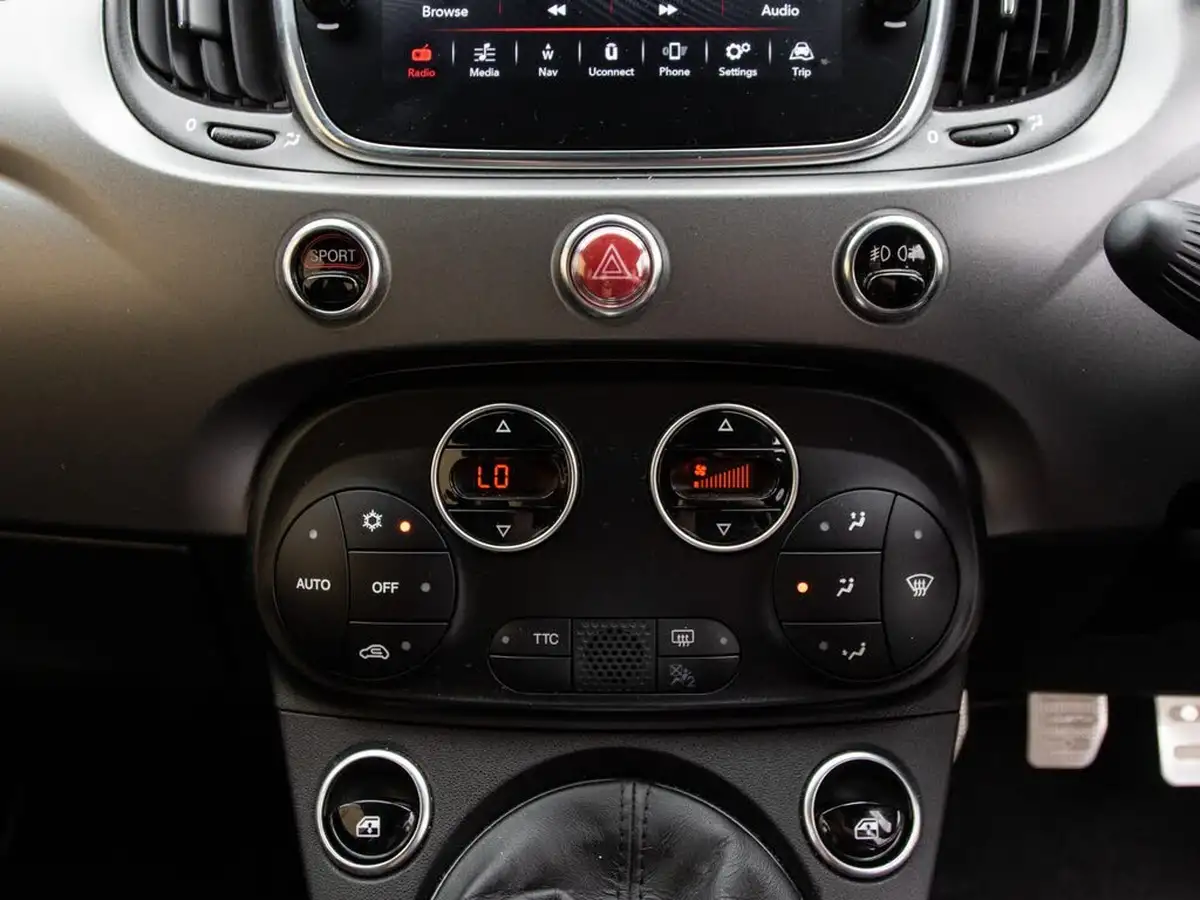 2021-abarth-595c-14-tjet-turismo-big-34