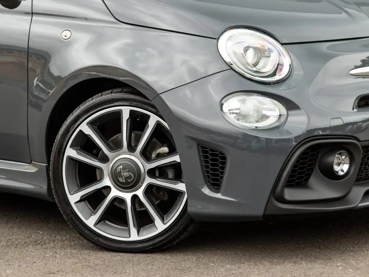 2021-abarth-595c-14-tjet-turismo-big-10