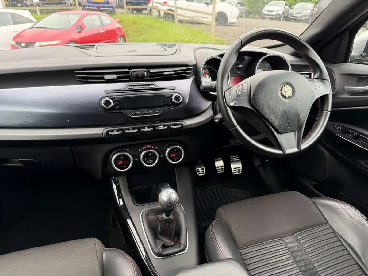2012-alfa-romeo-giulietta-16td-veloce-big-30