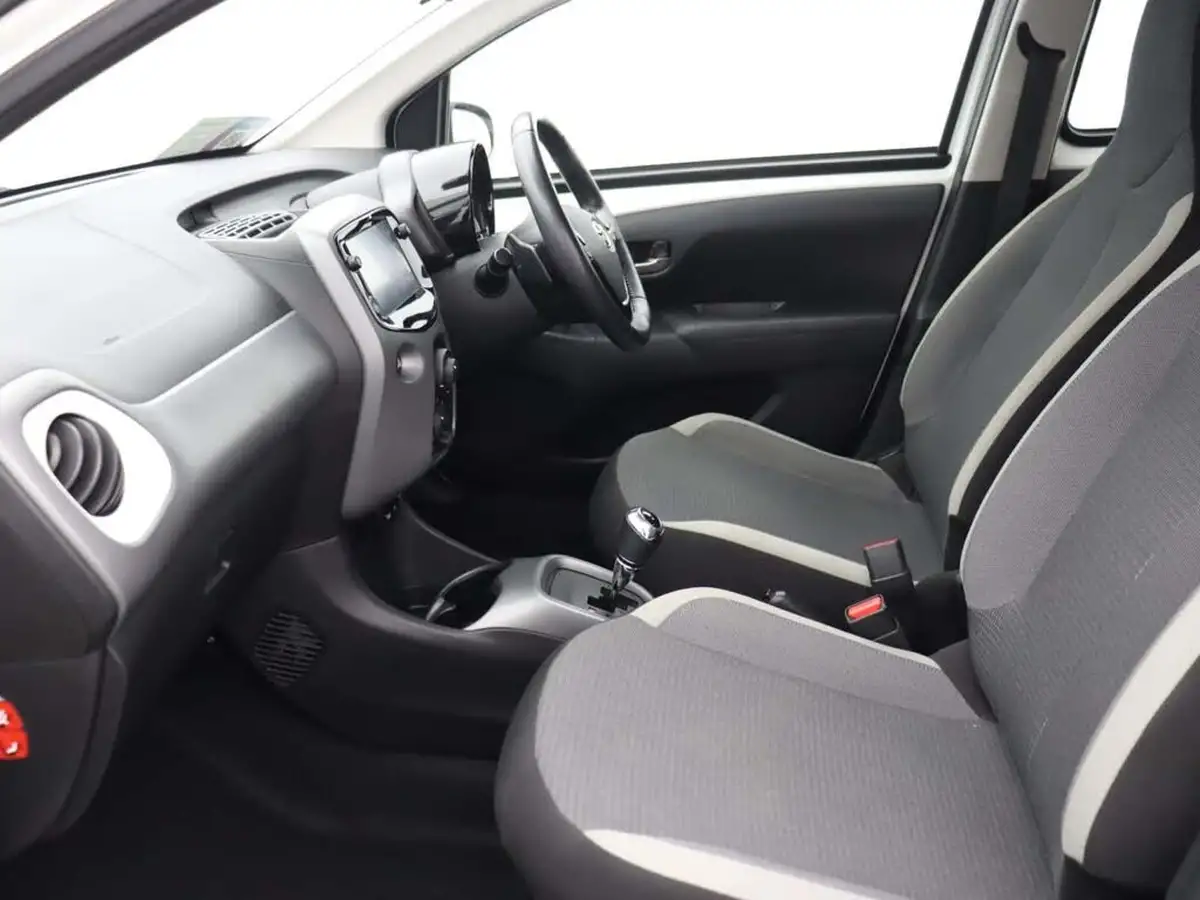 2020-toyota-aygo-10-vvt-i-x-play-tss-x-shift-big-12