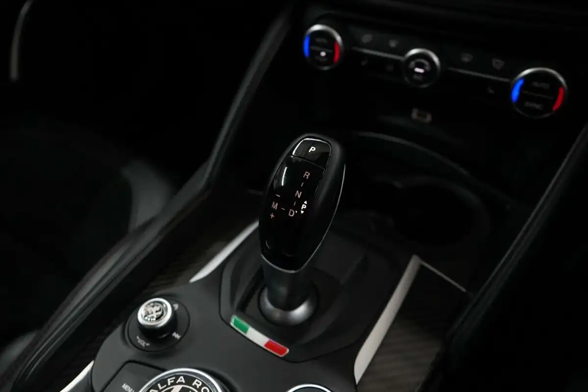 2018-alfa-romeo-giulia-29-biturbo-quadrifoglio-big-27