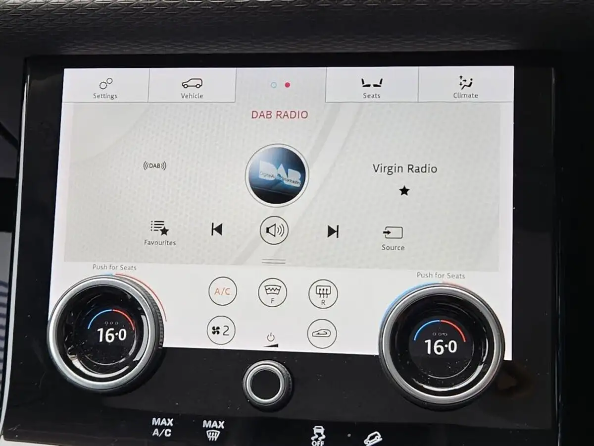 2018-land-rover-range-rover-velar-20-d240-se-ss-big-21