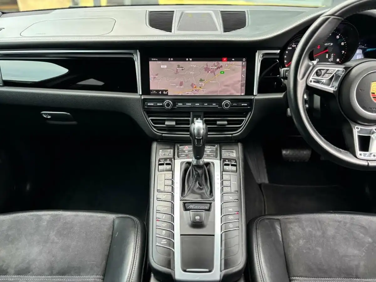 2020-porsche-macan-29-v6-gts-big-37