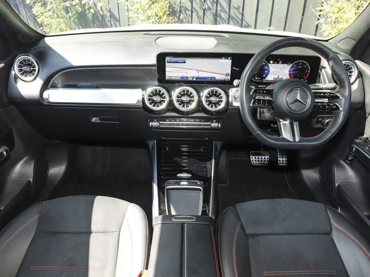2024-mercedes-benz-glb-class-20d-glb220d-amg-line-executive-big-2