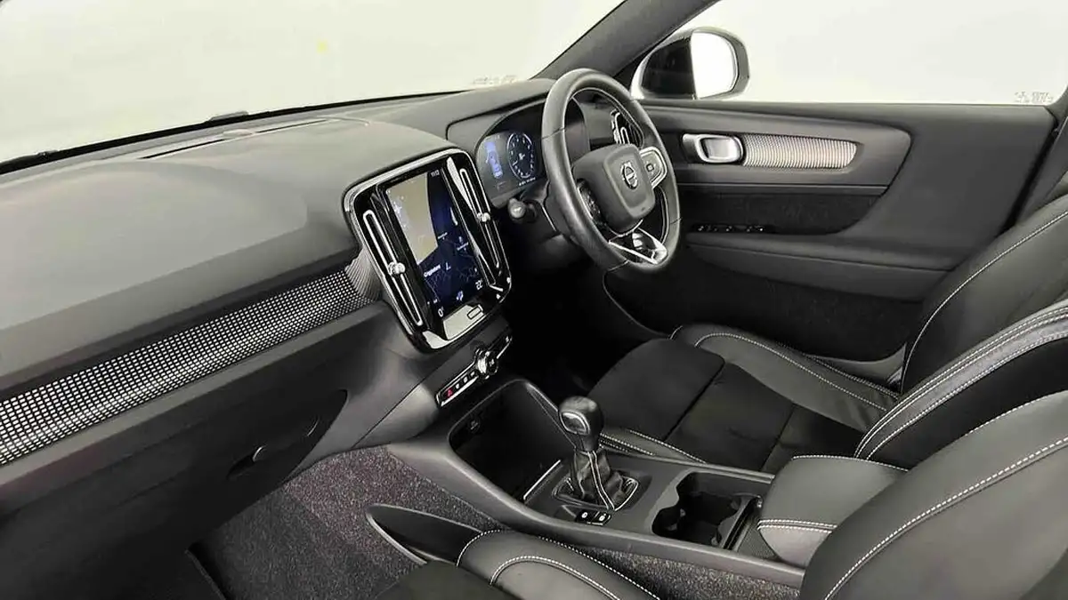 2021-volvo-xc40-15-t3-r-design-161bhp-big-8