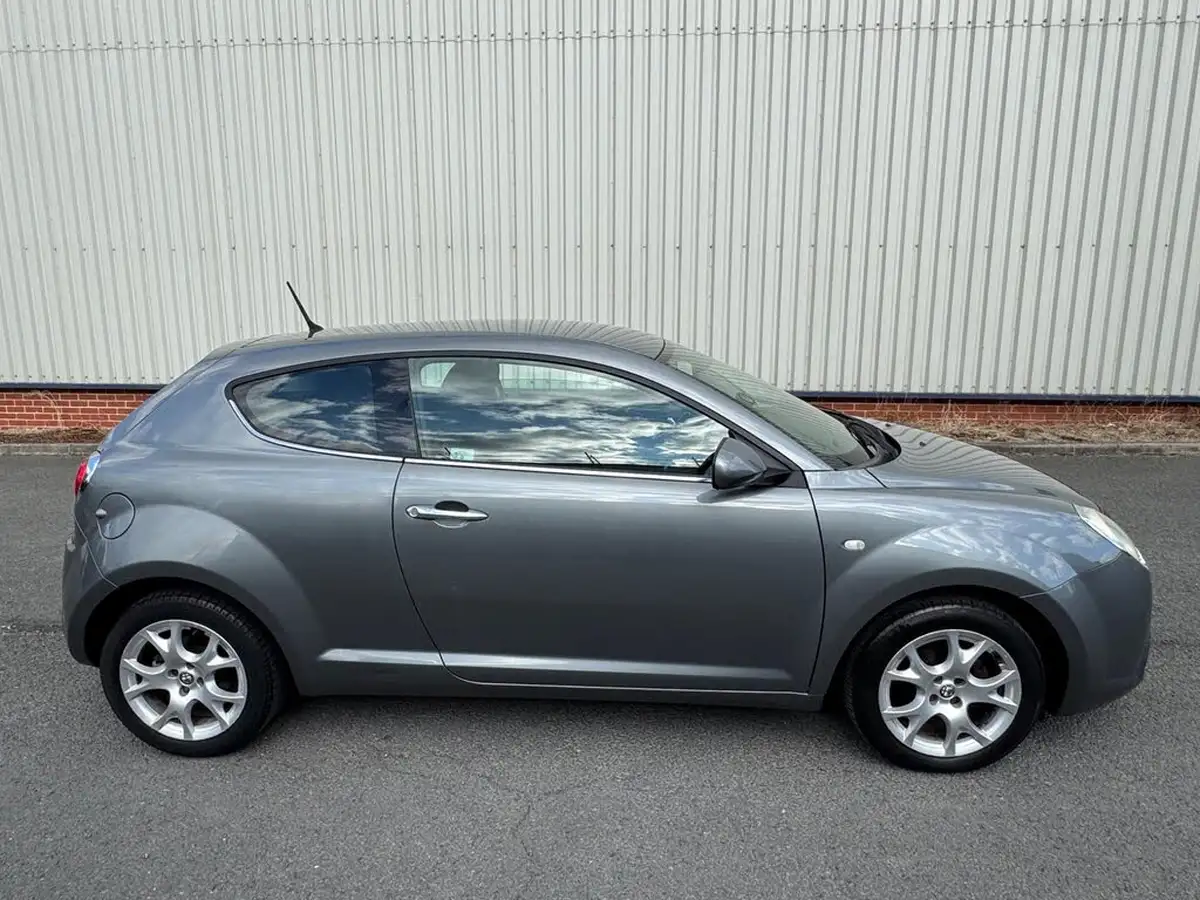 2009-alfa-romeo-mito-14-lusso-16v-big-3