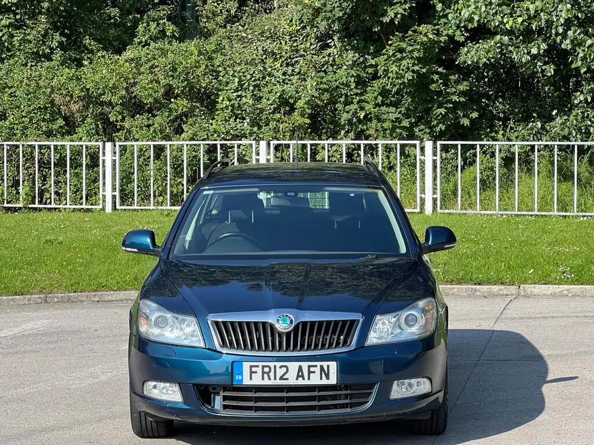 2012-skoda-octavia-16td-elegance-105ps-estate-dsg-big-10