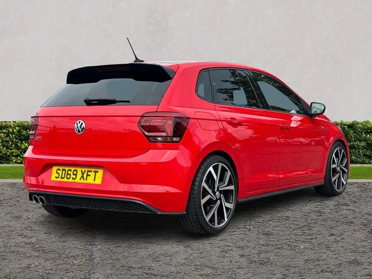 2019-volkswagen-polo-20-tsi-gti-big-2