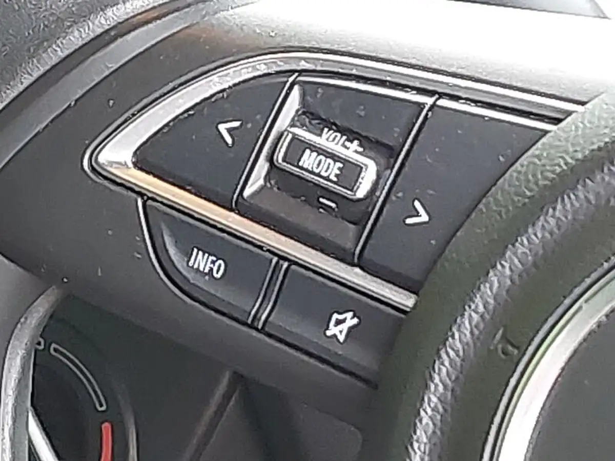 2022-suzuki-swift-12-dualjet-sz-l-big-15