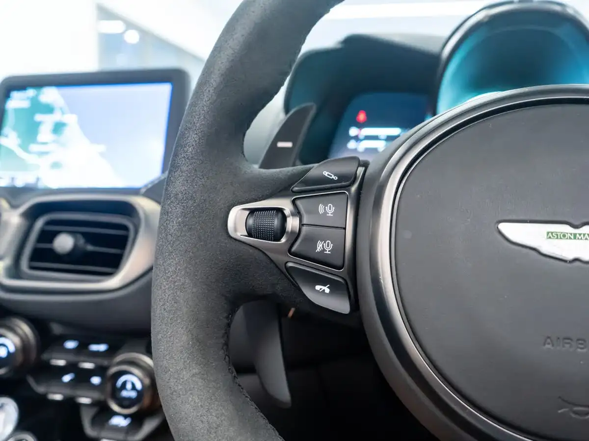 2023-aston-martin-vantage-40-v8-vantage-roadster-auto-big-35
