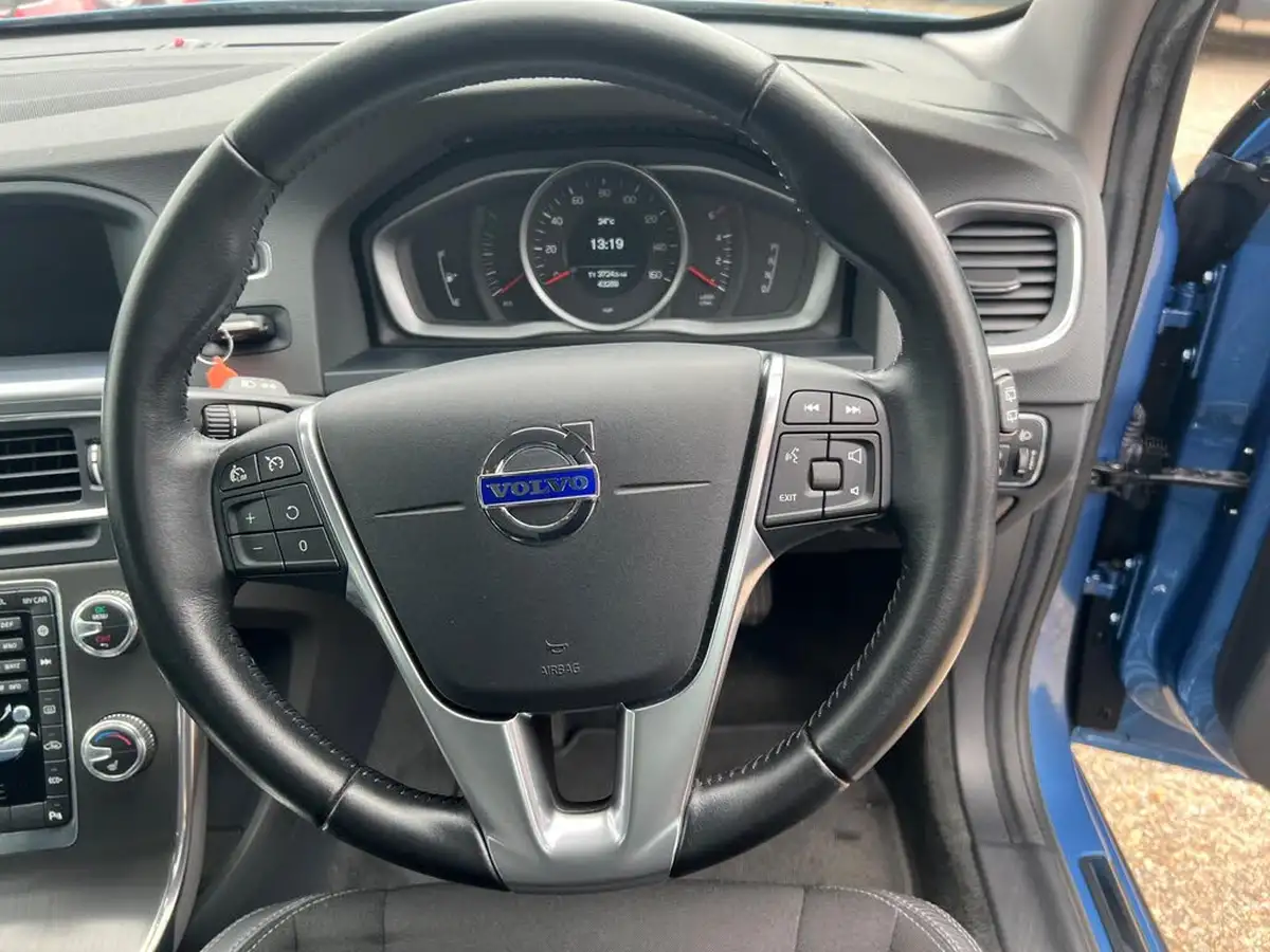 2016-volvo-v60-20td-d4-se-geartronic-big-14